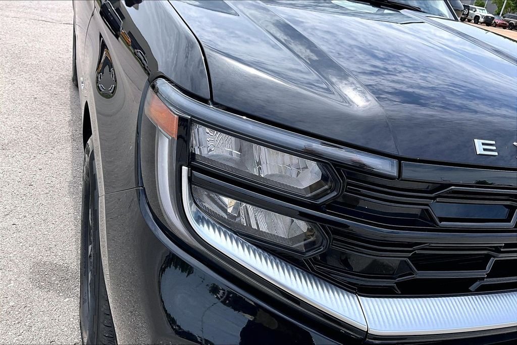 Used 2025 Black Ford Platinum image 30