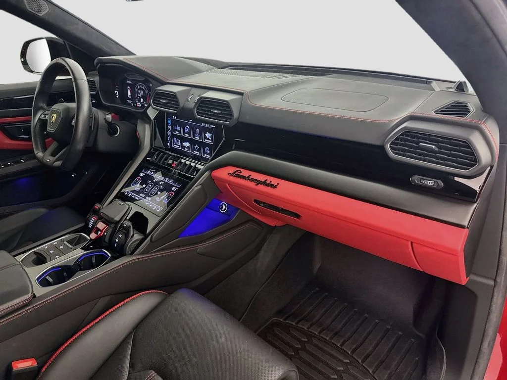 Used 2023 Red Lamborghini S image 31