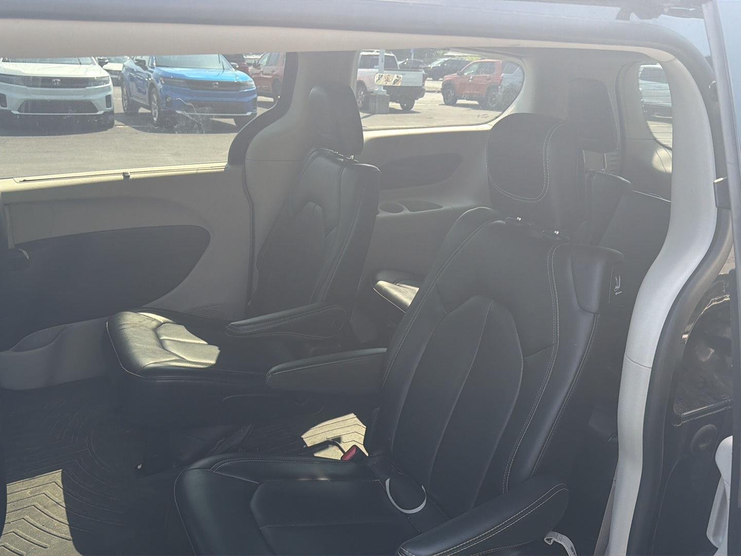 Used 2023 Brilliant Black Crystal Pearlcoat Chrysler Touring L image 14