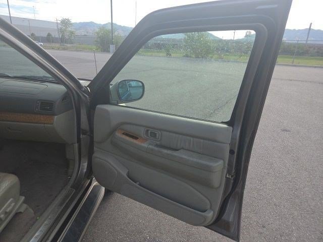 Used 2001 Tan INFINITI Luxury image 19