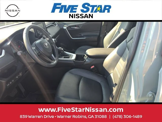 Used 2022  Toyota XLE Premium image 13