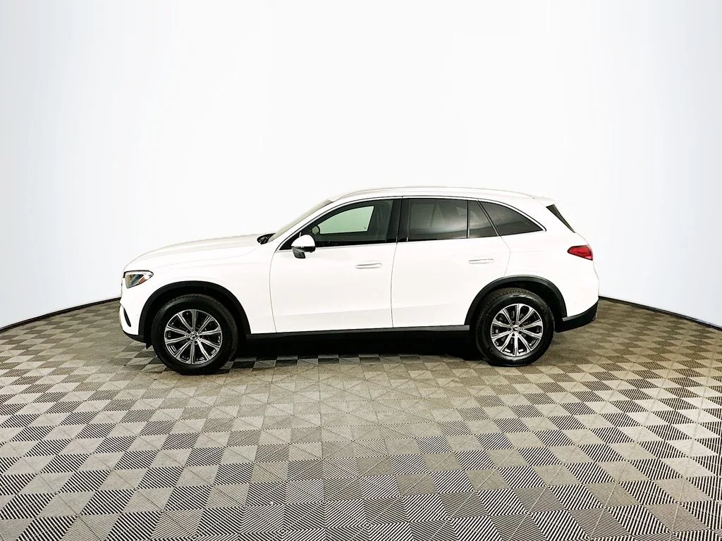 Used 2024 White Mercedes-Benz GLC 300 image 3