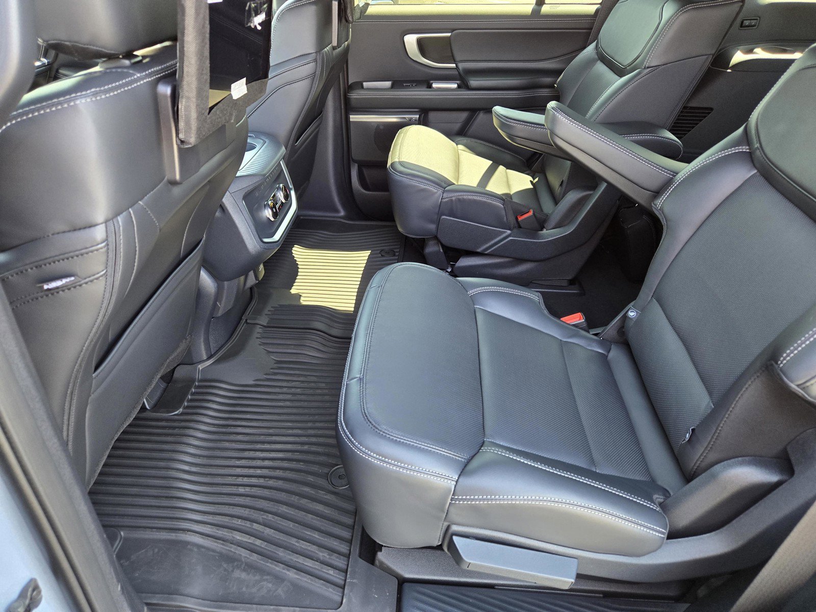 New 2026 Glacier Gray Metallic Tri-Coat Ford Platinum® image 7