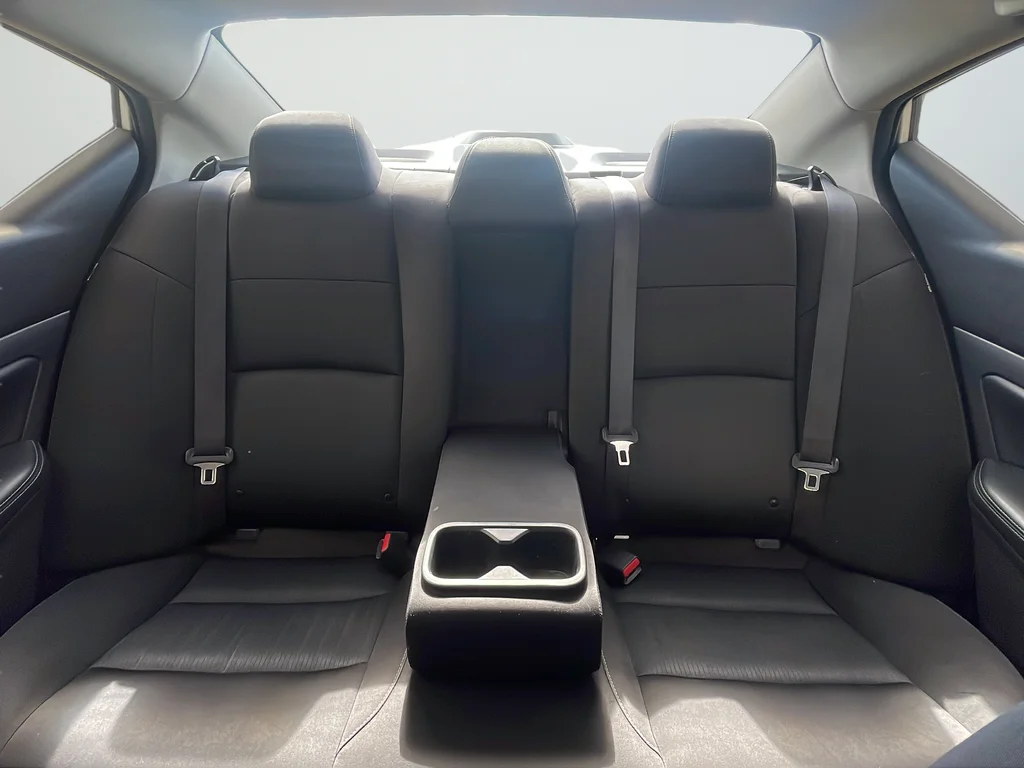 Used 2019 White Nissan 2.5 S image 29