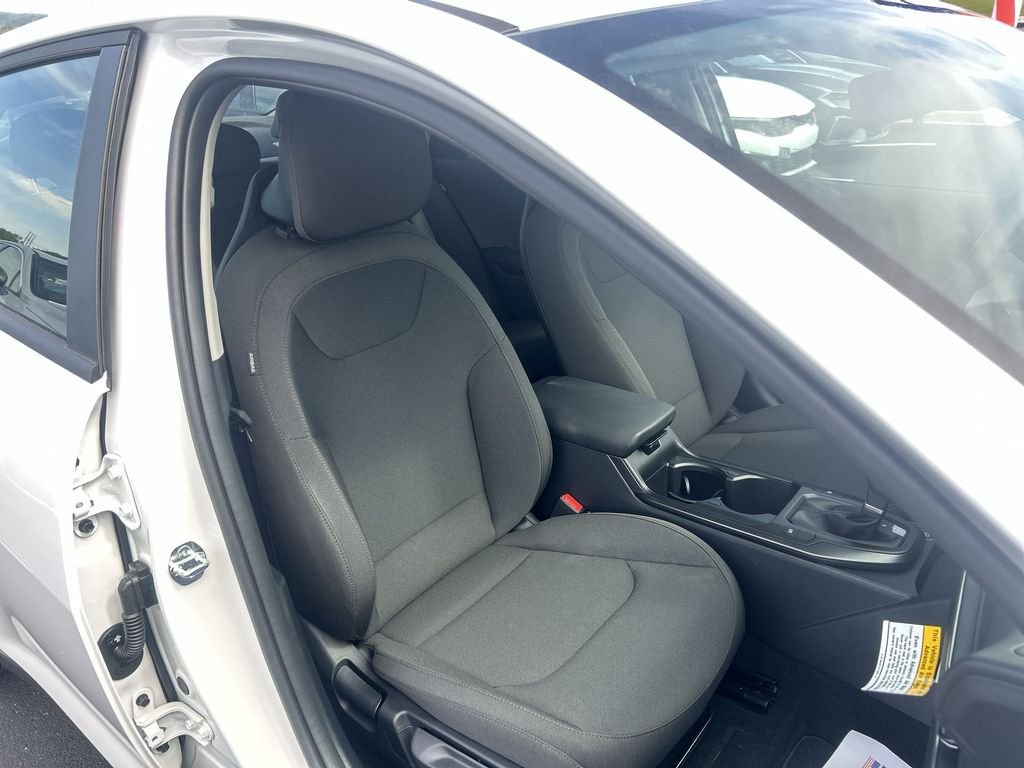 Used 2026 White Kia LXS image 23