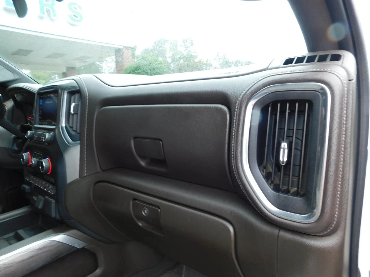 Used 2021 White Chevrolet 4WD CREW CAB 159 in LTZ image 25
