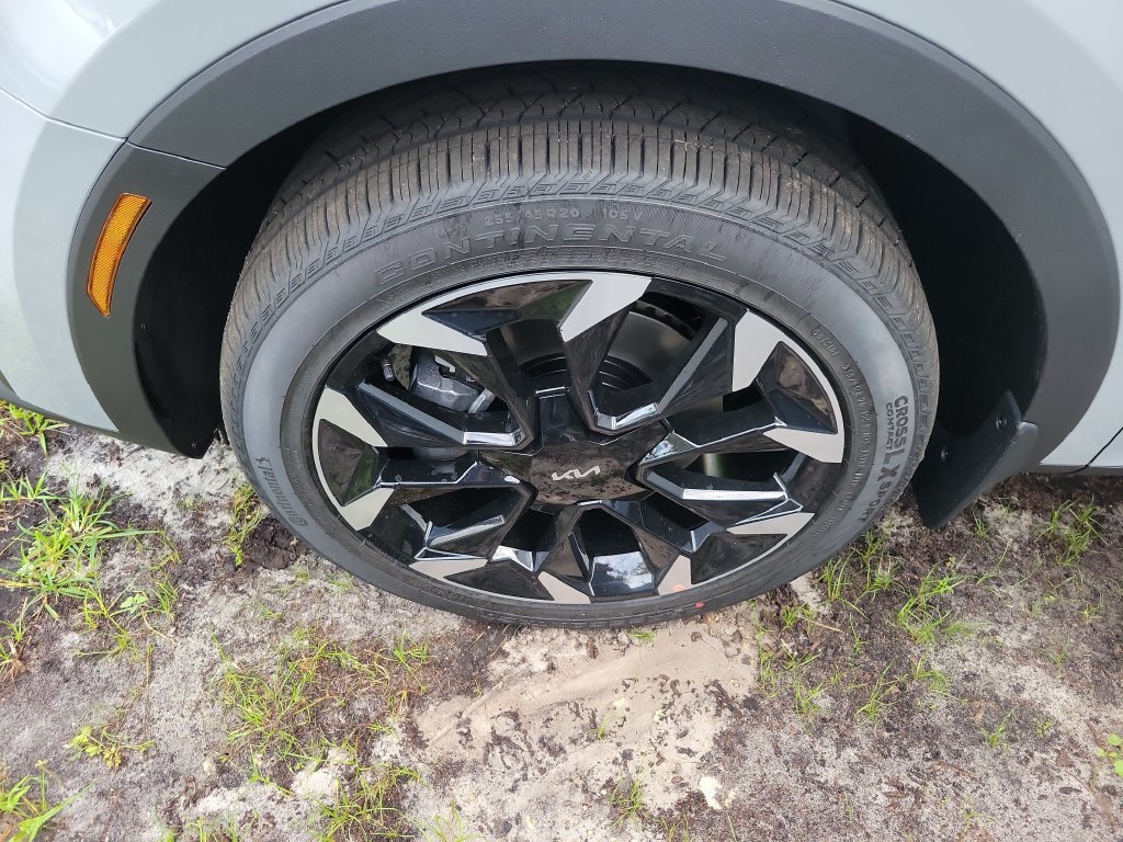 New 2026 Wolf Gray Kia EX image 4
