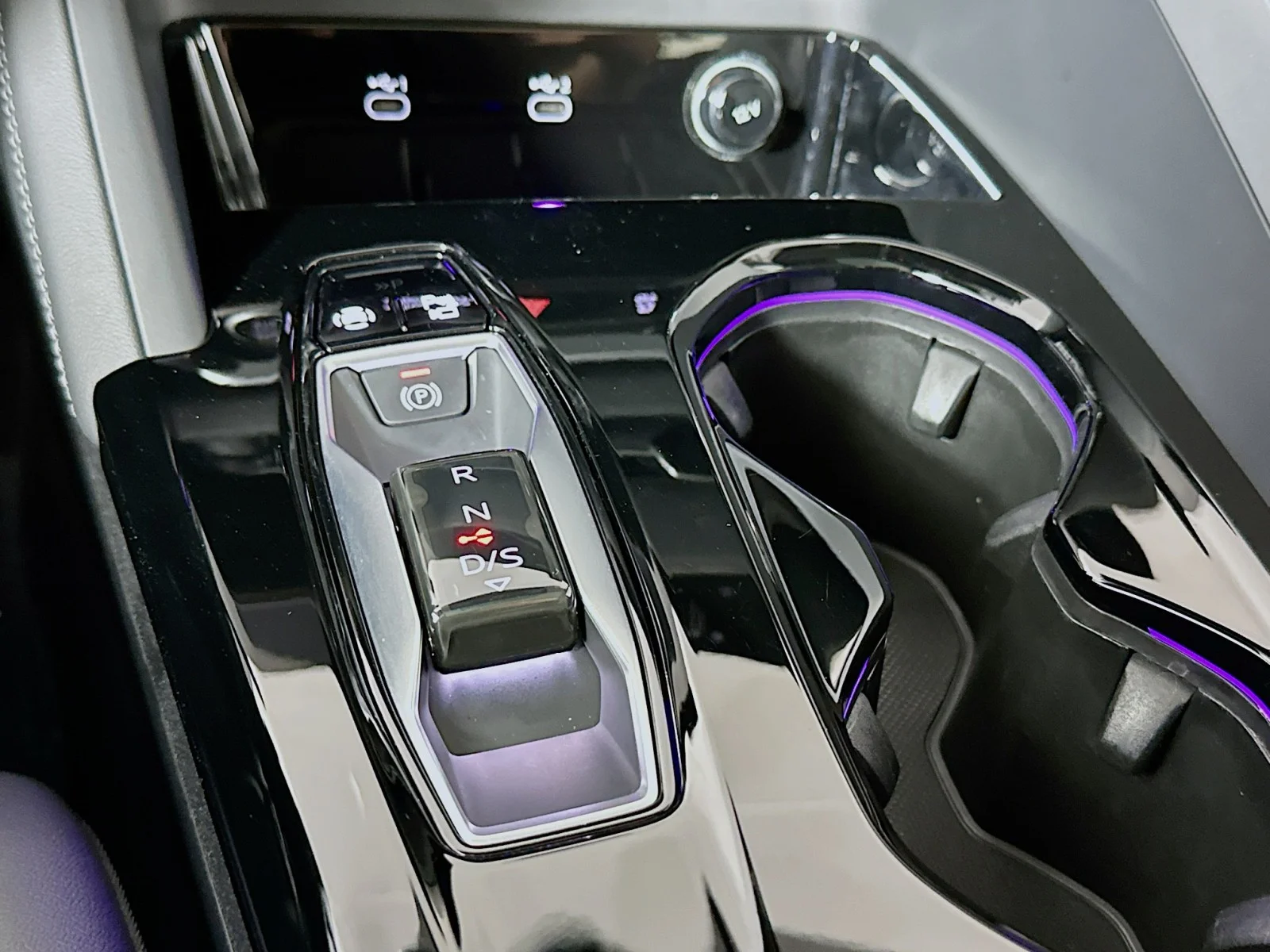 Used 2025 Glacier White Metallic Audi Premium Plus image 7