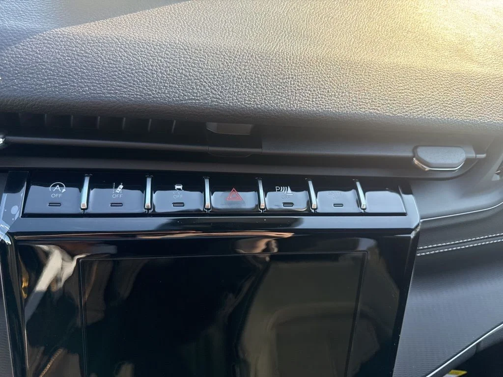 New 2026 Baltic Gray Metallic Clearcoat Jeep Laredo X image 24