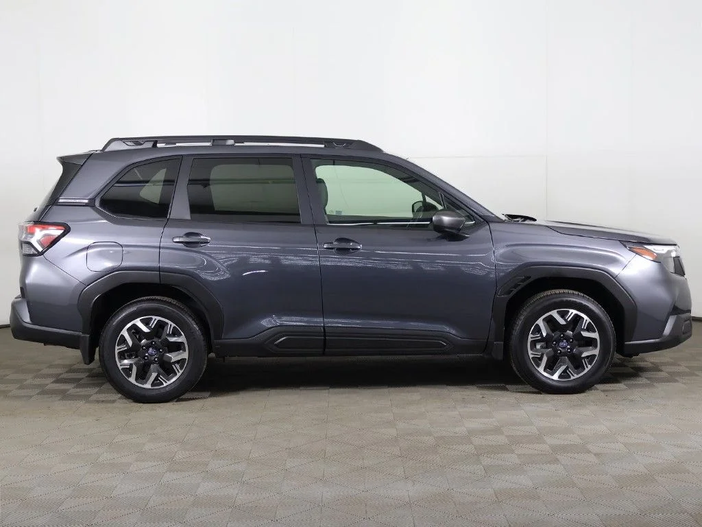 Used 2025 Gray Metallic Subaru Premium image 18
