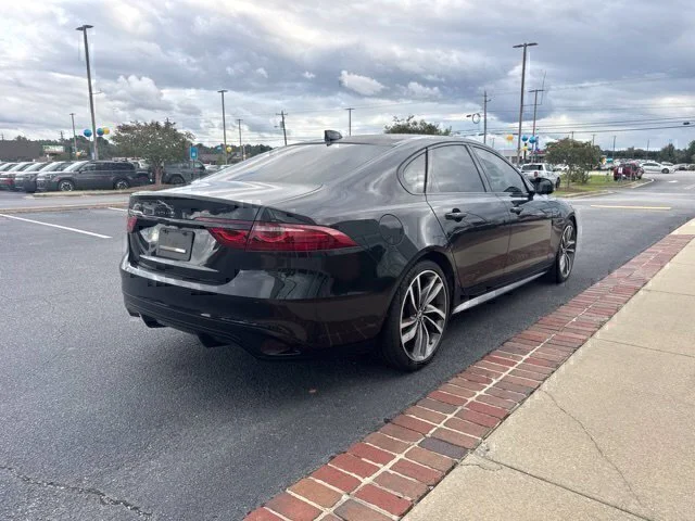 Used 2024 Black Jaguar R-Dynamic SE image 7
