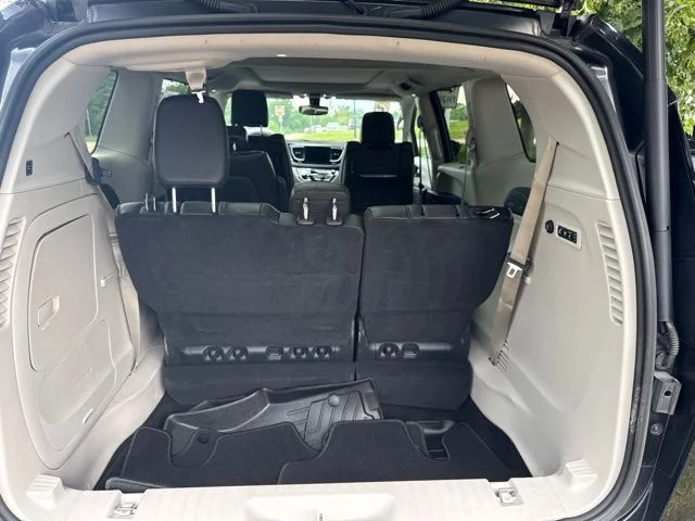 Used 2019 Black Chrysler Limited image 19