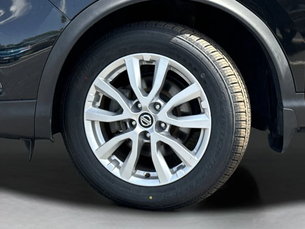Used 2022 Black Nissan SV image 45
