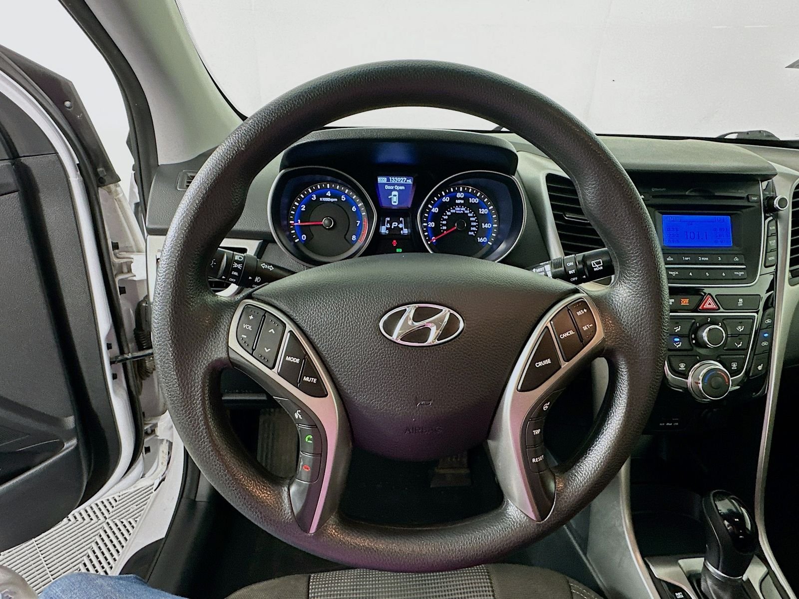 Used 2014 Monaco White Hyundai Base image 12