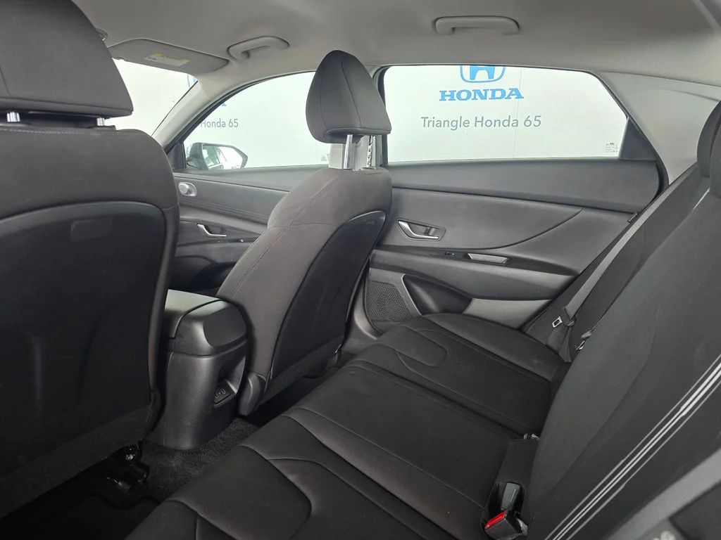 Used 2025  Hyundai SE image 14