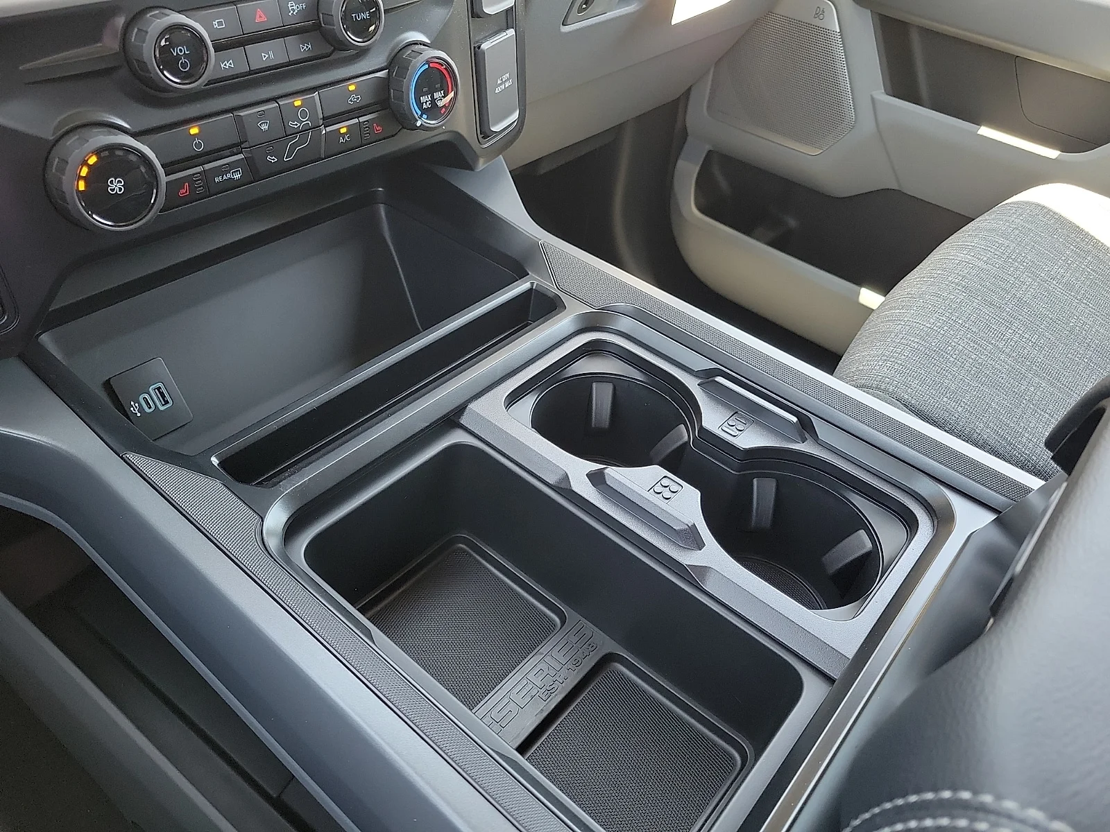 New 2026 Agate Black Metallic Ford F-250&reg; XLT image 18