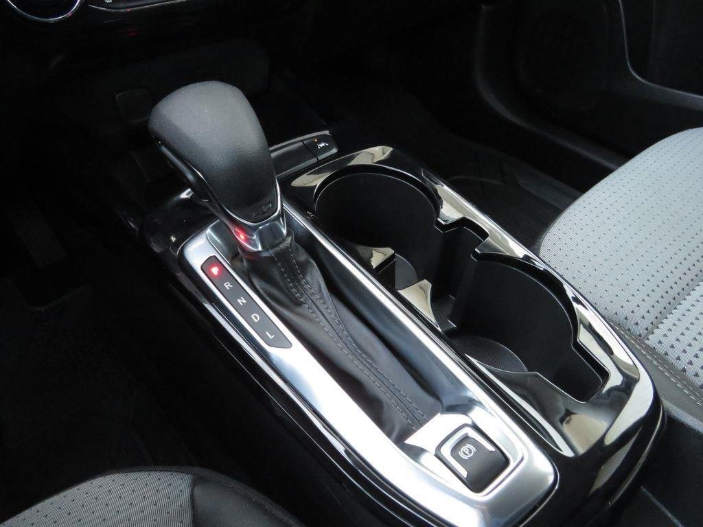 Used 2024 Summit White Chevrolet LT image 28