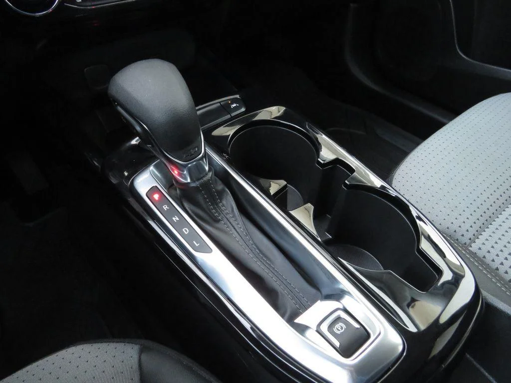 Used 2024 Summit White Chevrolet LT image 28
