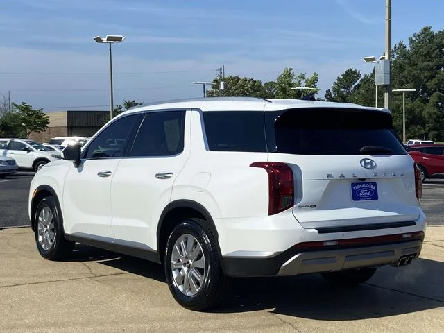Used 2024 White Hyundai SEL image 4