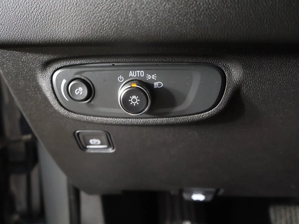 Used 2023 Silver GMC SLE image 36