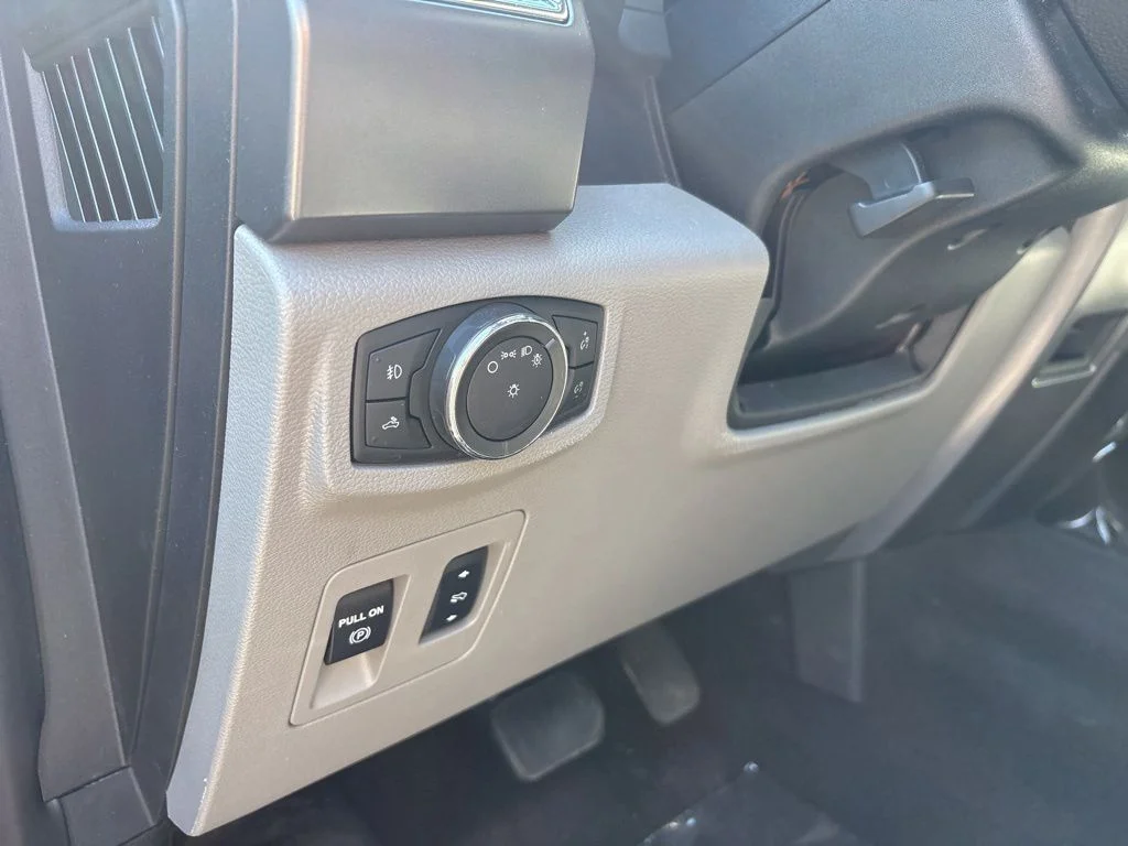 Used 2016 Shadow Black Ford XLT image 17