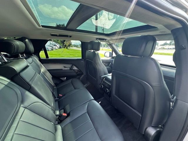 Used 2024 White Land Rover SE image 23