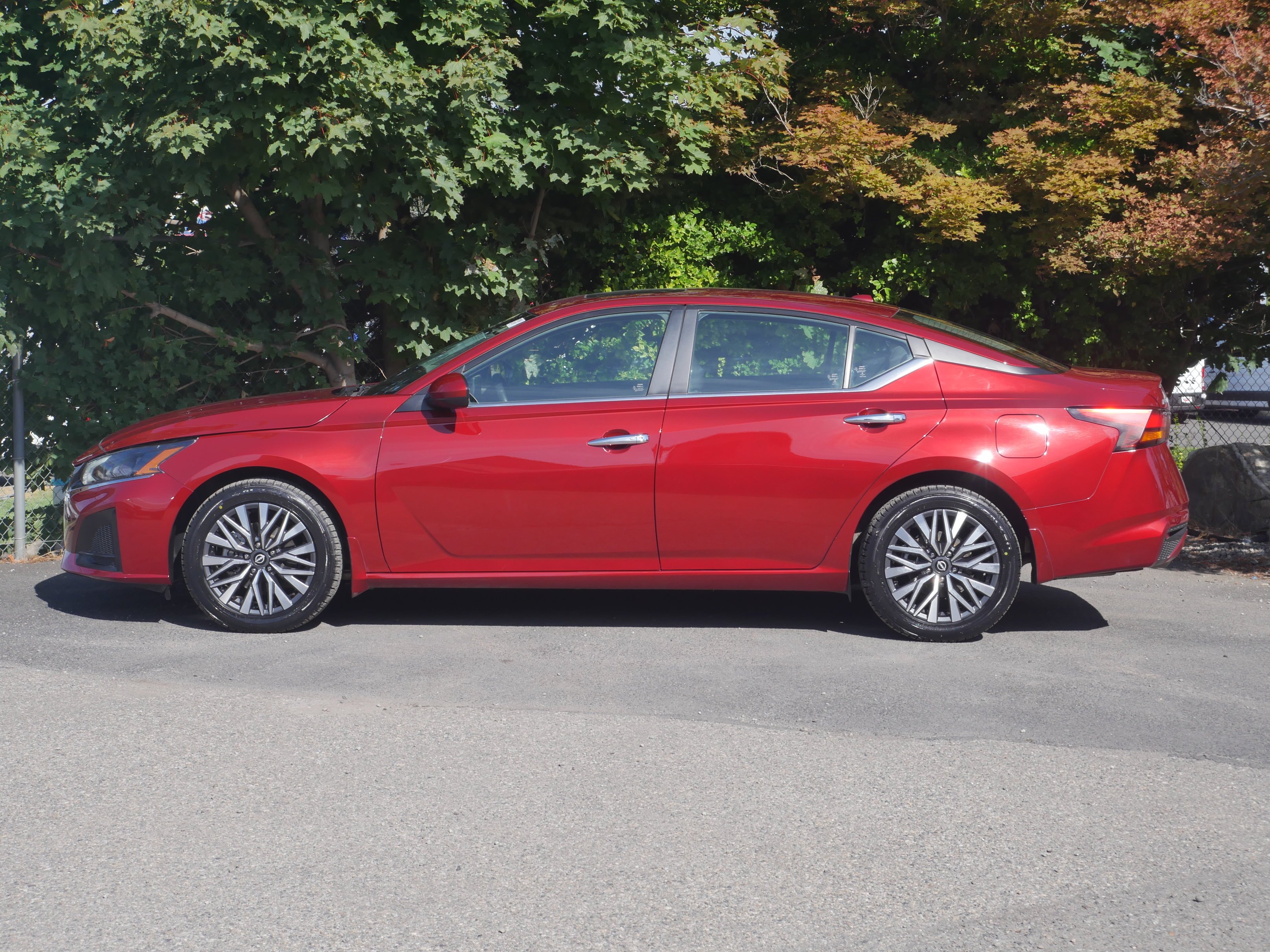 Used 2024 Scarlet Ember Nissan 2.5 SV image 15