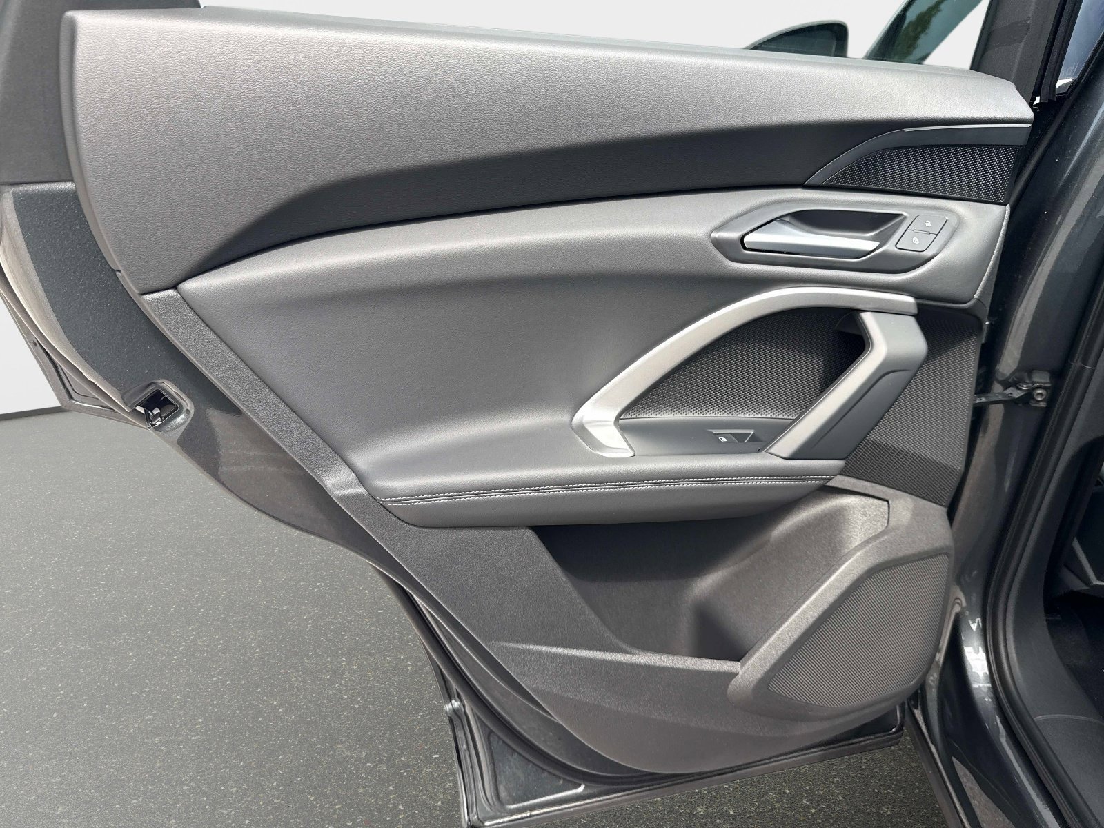 New 2026 Daytona Gray Pearl Effect Audi Premium image 10