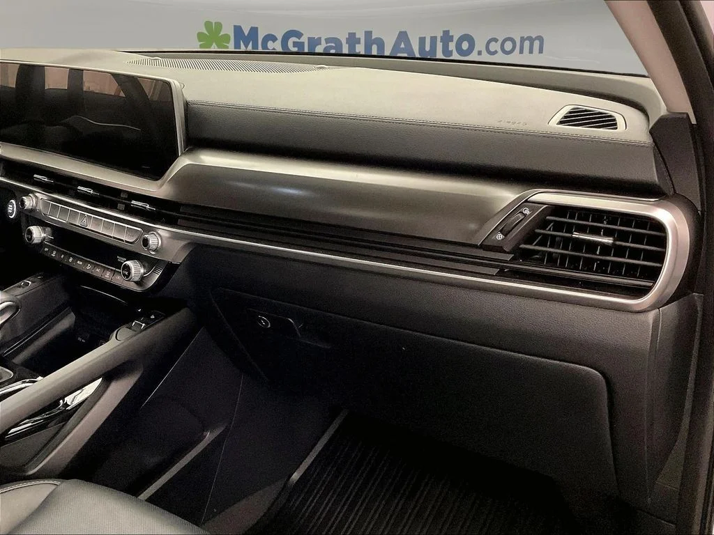 Used 2025 White Kia S image 21