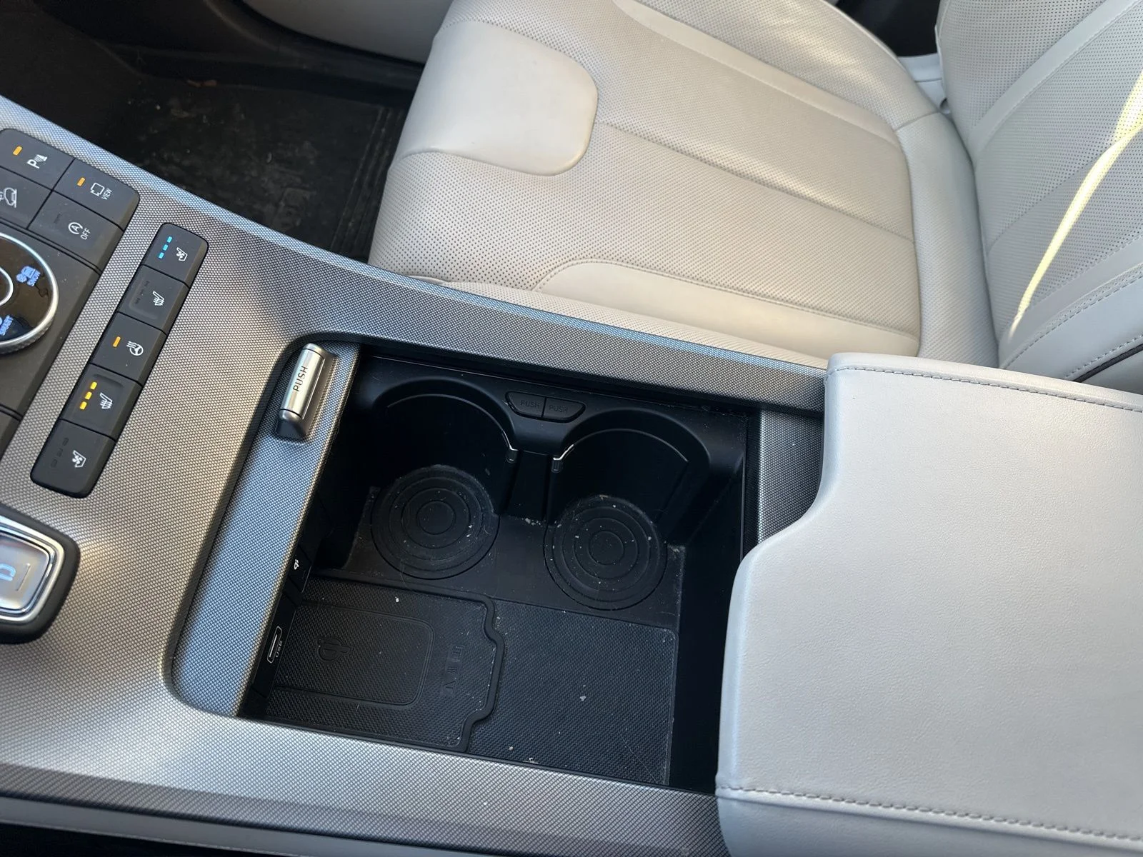 Used 2021 White Hyundai Calligraphy image 59