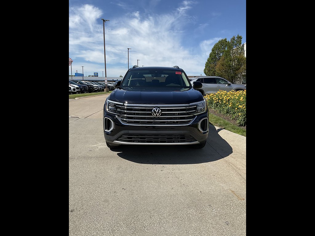 New 2026 Deep Black Pearl Volkswagen SE 4Motion image 2