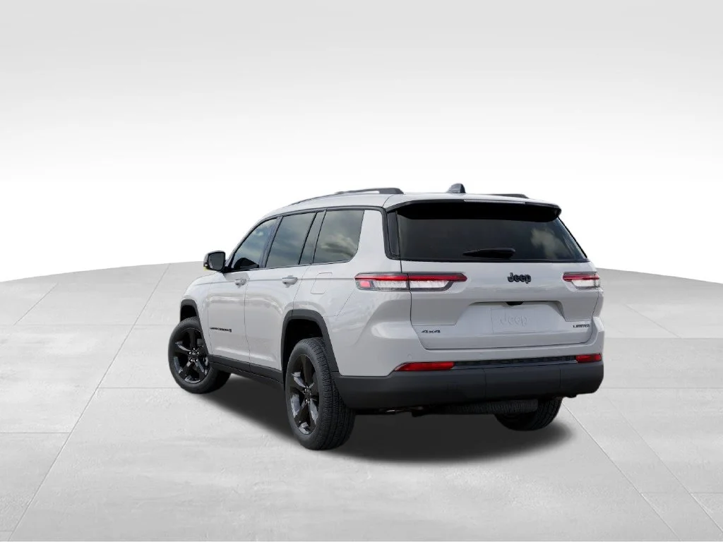 Used 2025 White Jeep Limited image 3