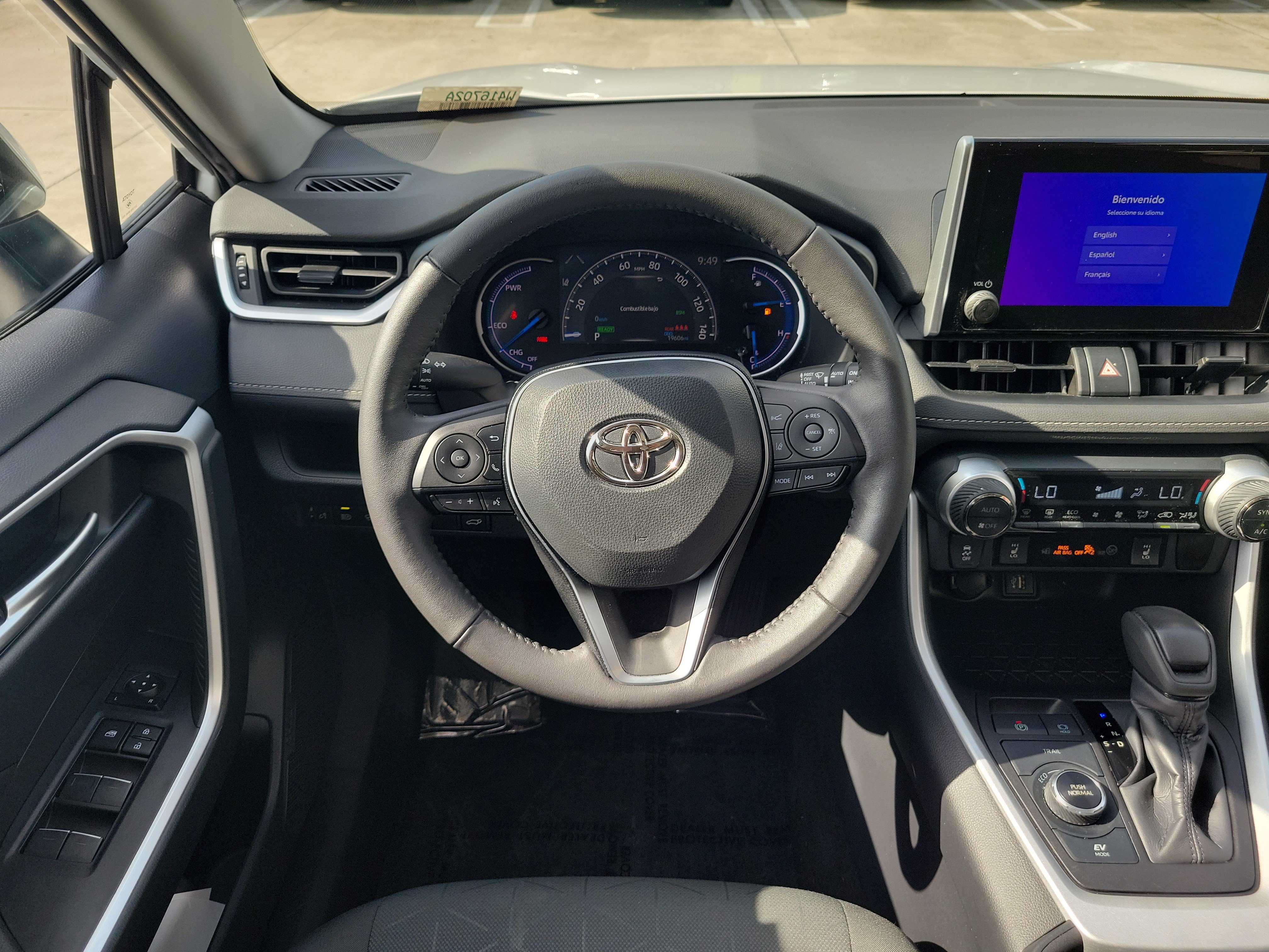 Used 2024 Ice Toyota Hybrid XLE image 17