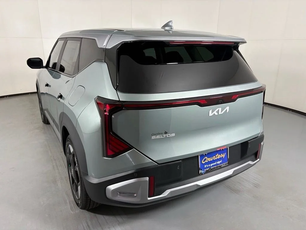 New 2027 Iceberg Green Kia S image 6
