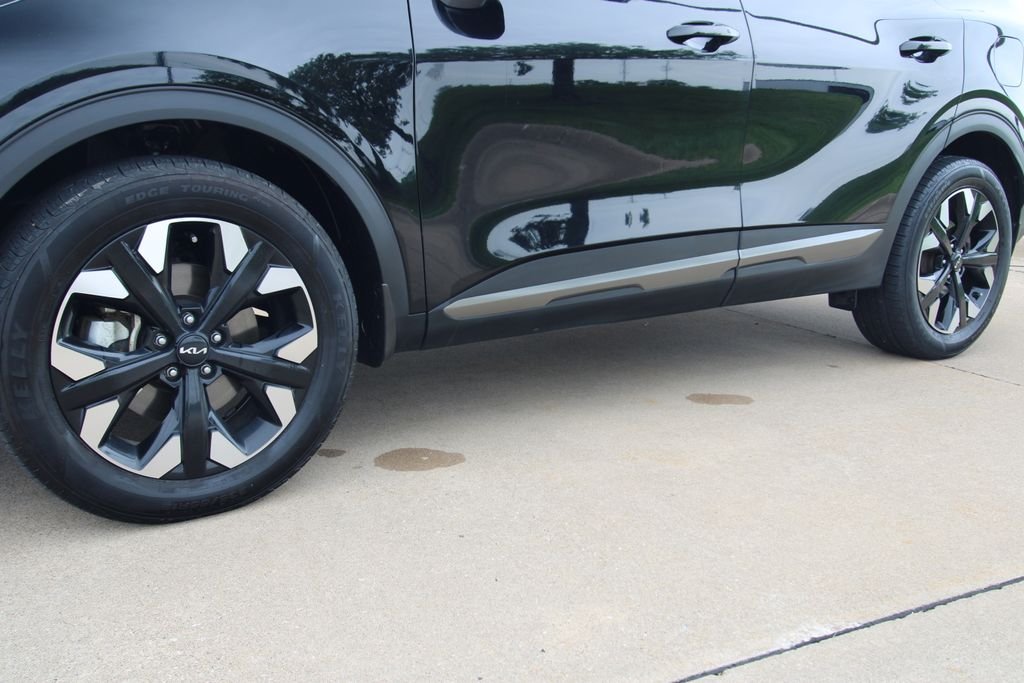 Used 2023 Black Kia X-Line image 10