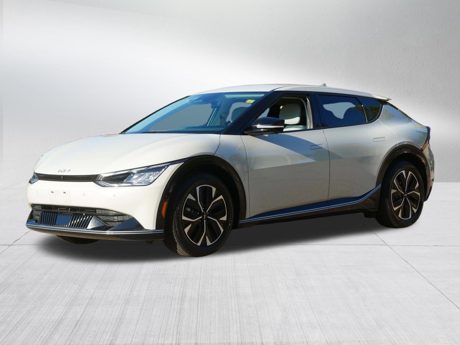 Certified Used 2023 Glacier Kia Wind image 3