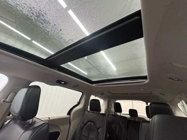 Used 2018 White Chrysler Limited image 36
