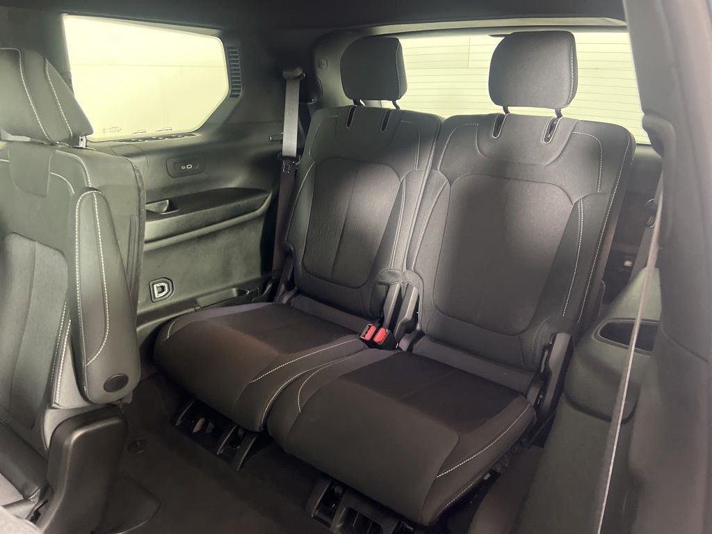 Used 2025 Diamond Black Crystal Pearlcoat Jeep Laredo image 23