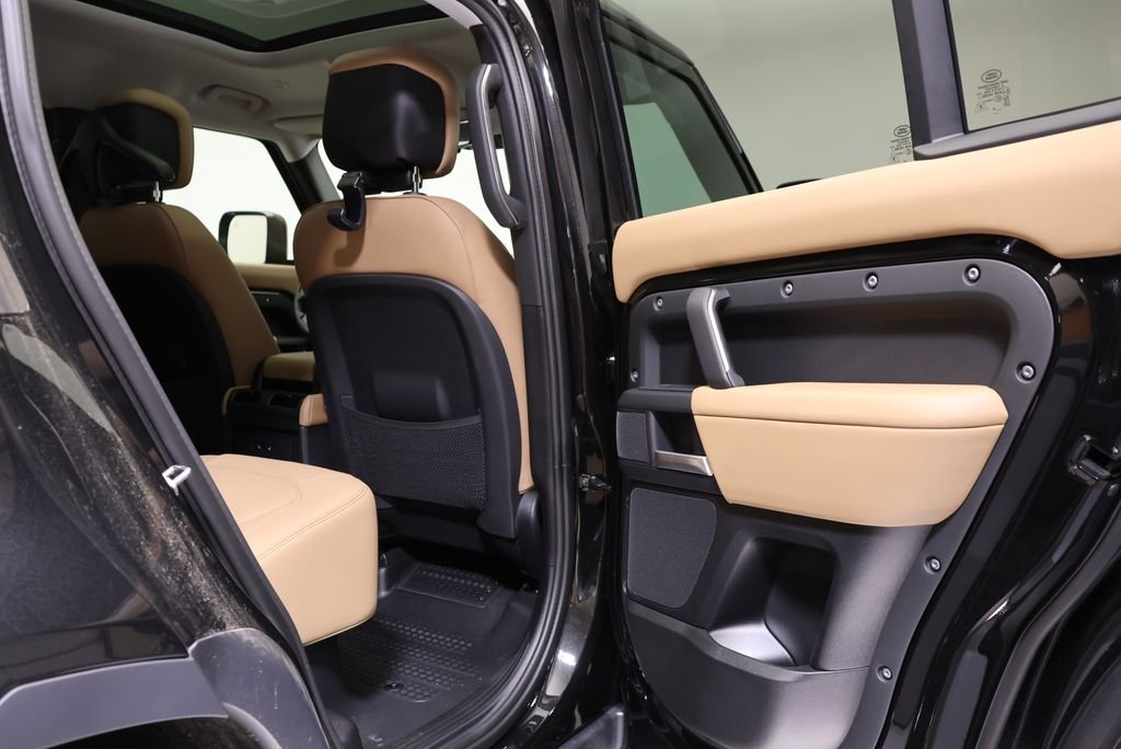 New 2026 Santorini Black Land Rover S image 44