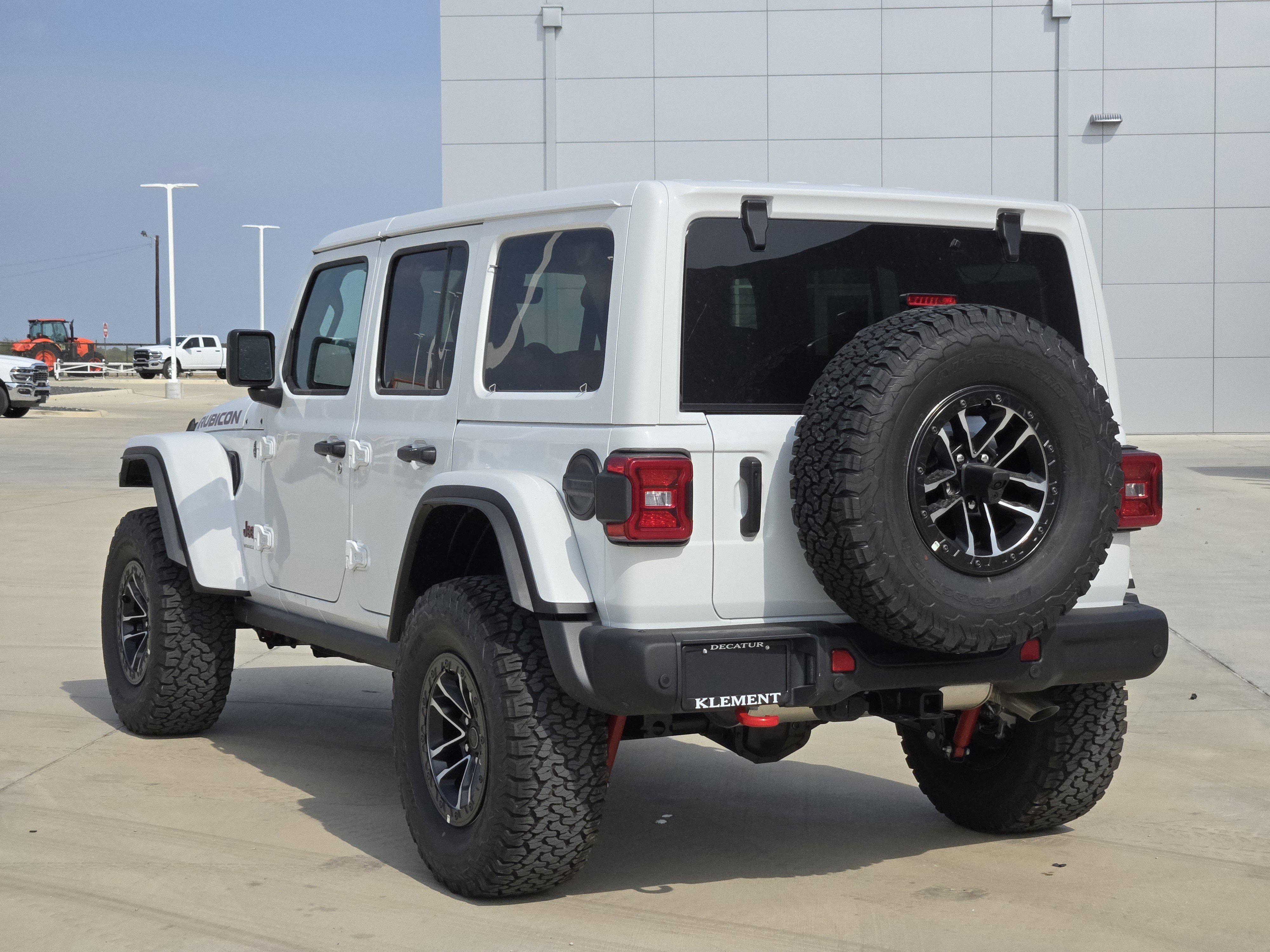 New 2026 Bright White Clear-Coat Exterior Paint Jeep Rubicon X image 4