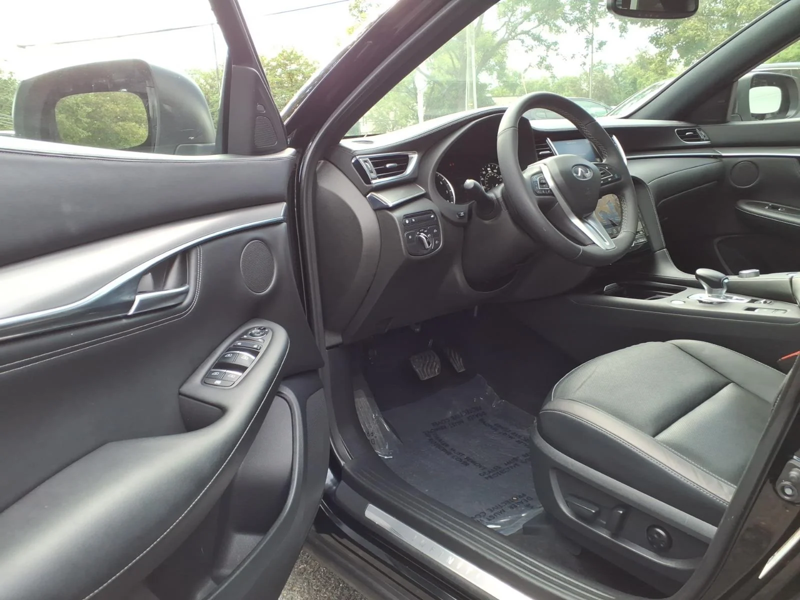 Used 2023 Black Obsidian INFINITI Luxe image 17