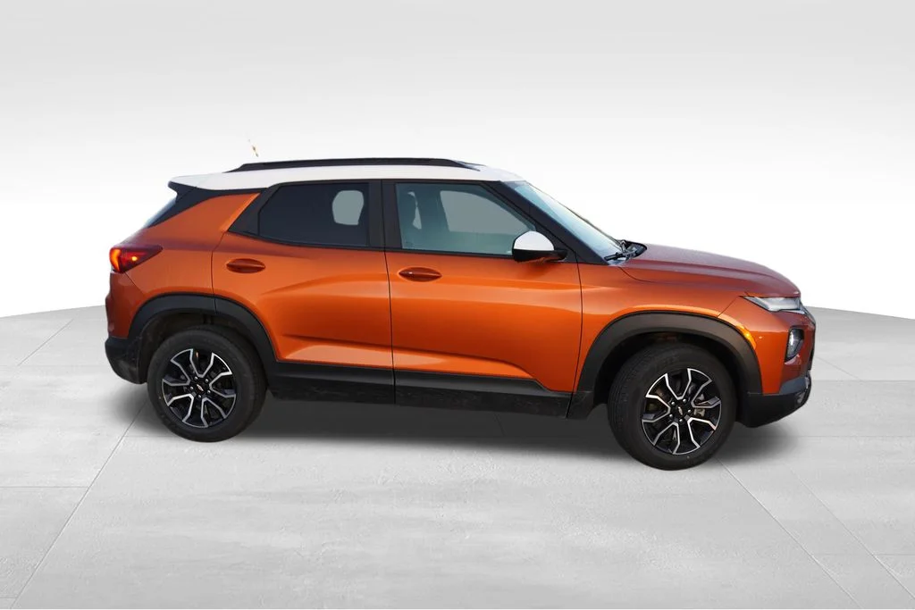 Used 2022 Vivid Orange Metallic Chevrolet ACTIV image 2