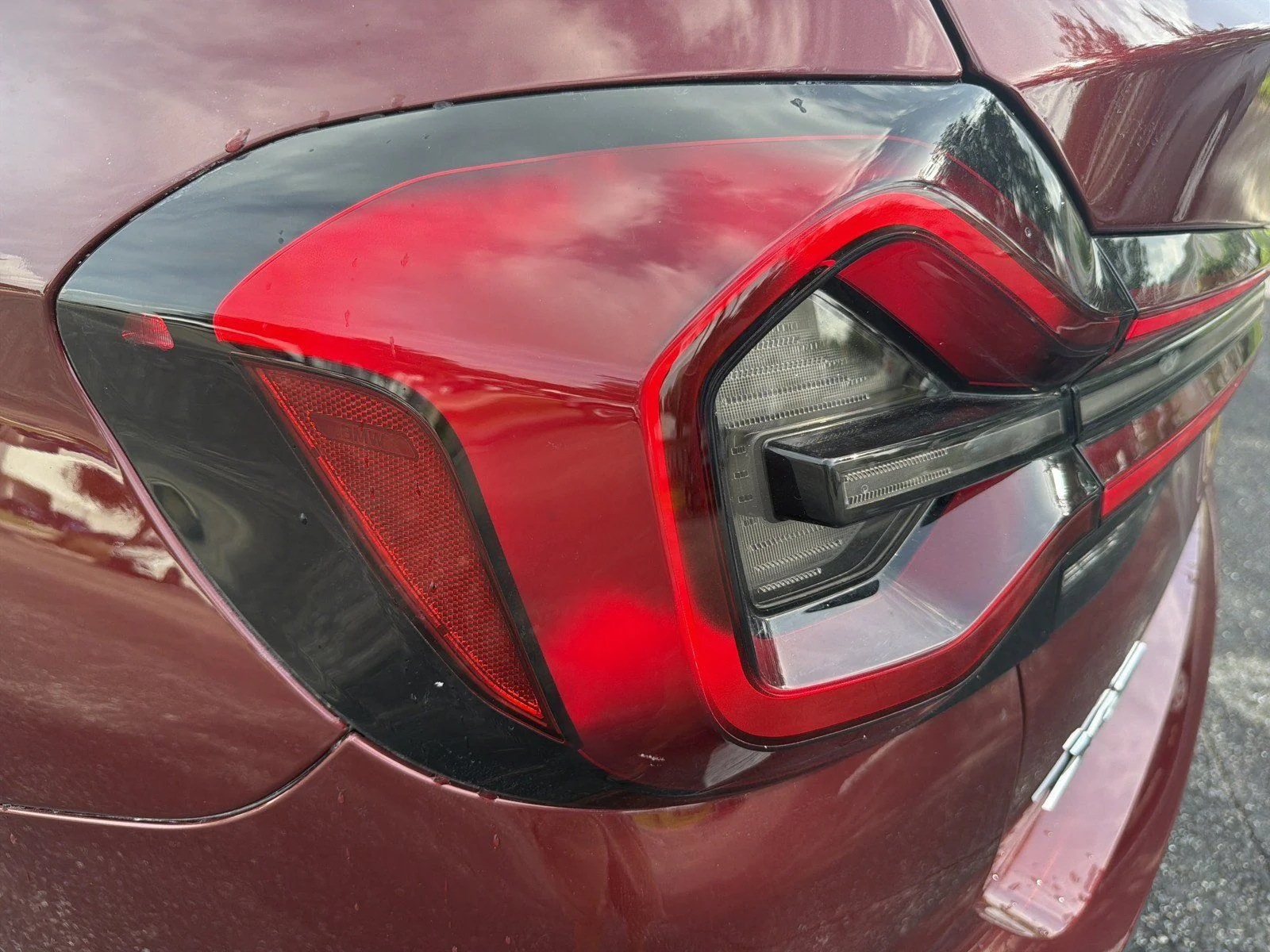 Used 2023 Aventurin Red Metallic BMW sDrive30i image 11