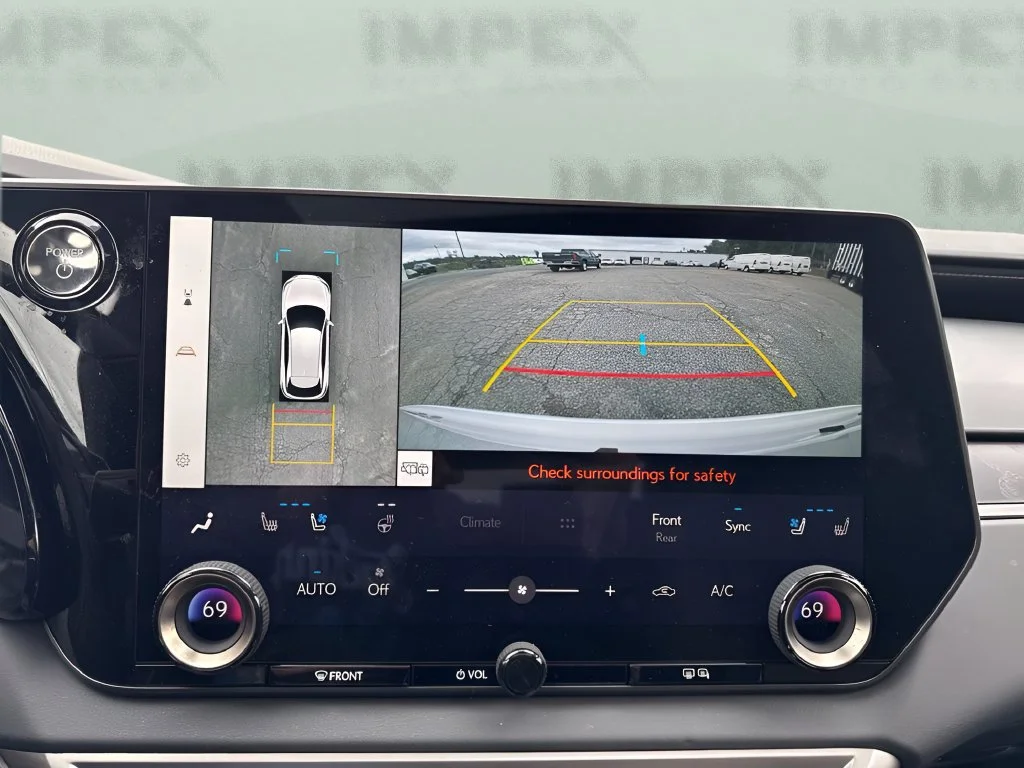 Used 2025 White Lexus RX 350h image 21