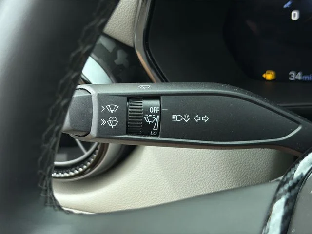 Used 2025 White Chevrolet ZR2 image 30