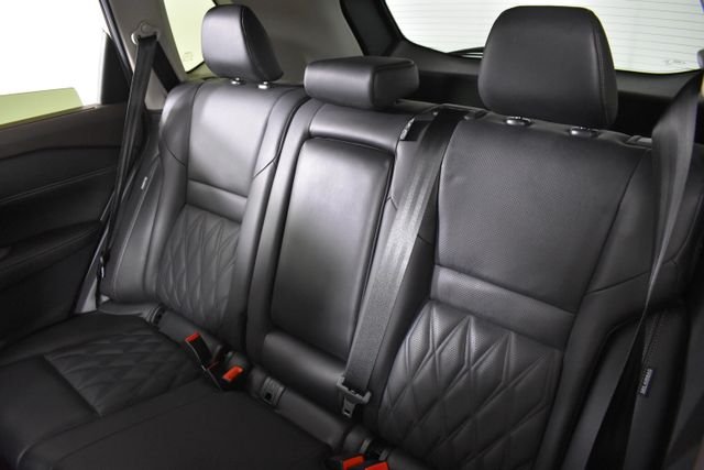 Used 2023 Gold Nissan Platinum image 17