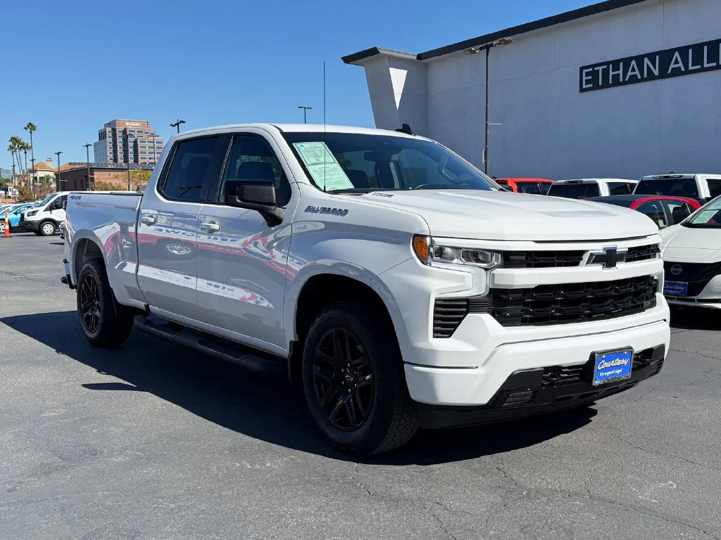 Used 2026 Summit White Chevrolet RST image 5