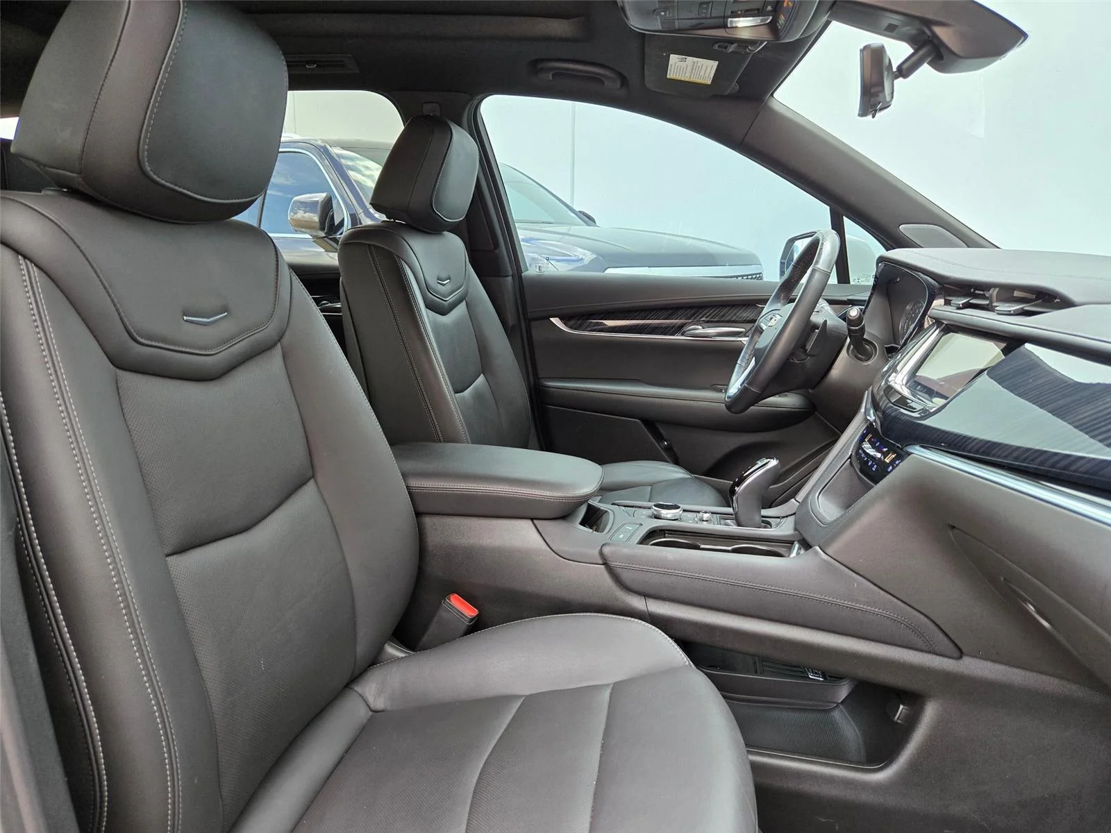 Used 2023 Crystal White Tricoat Cadillac FWD Premium Luxury image 30