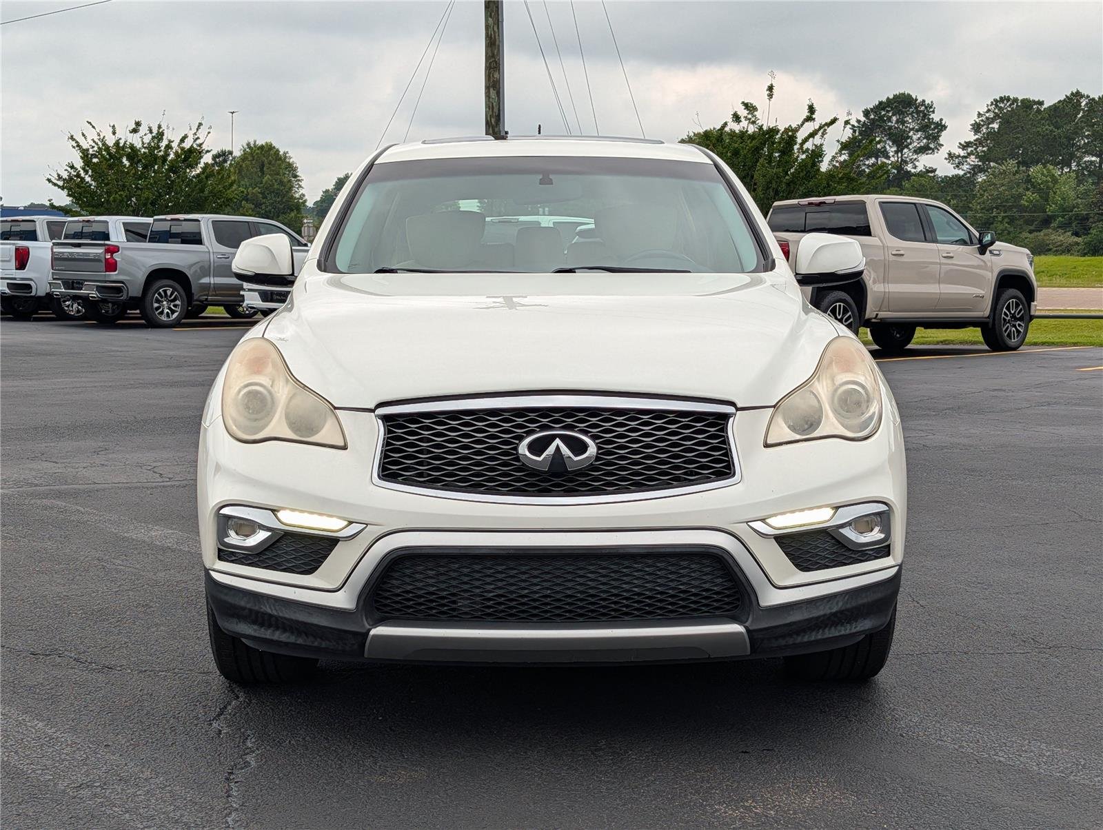 Used 2017 Majestic White INFINITI RWD image 8