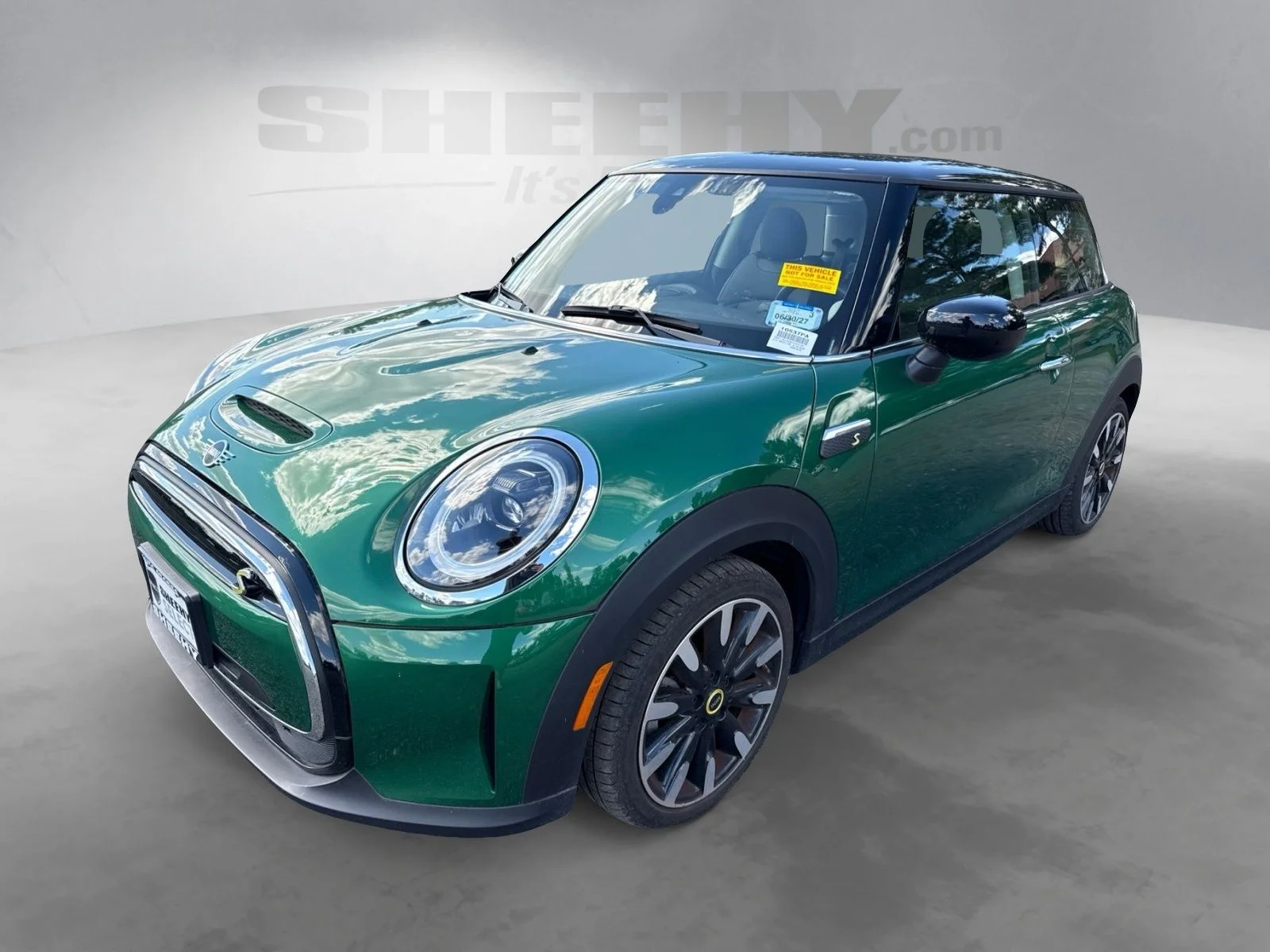 Used 2024 Green MINI Signature image 19